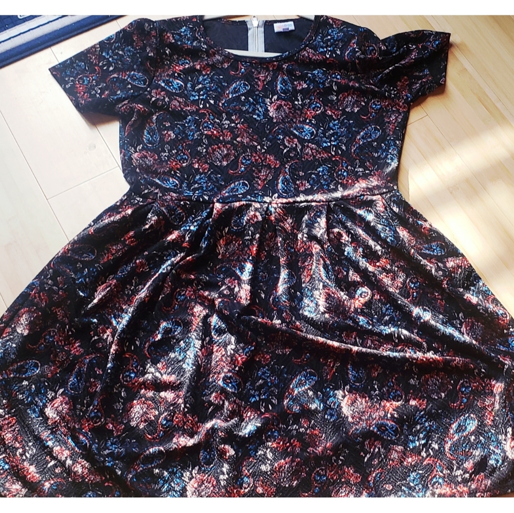 2xl dress Abstract design